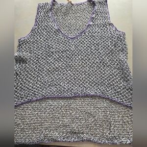 LIKE NEW POL MISSES SZ MEDIUM Crochet V-Neck Tank Top BLK/ WHITE w Purple Trim
